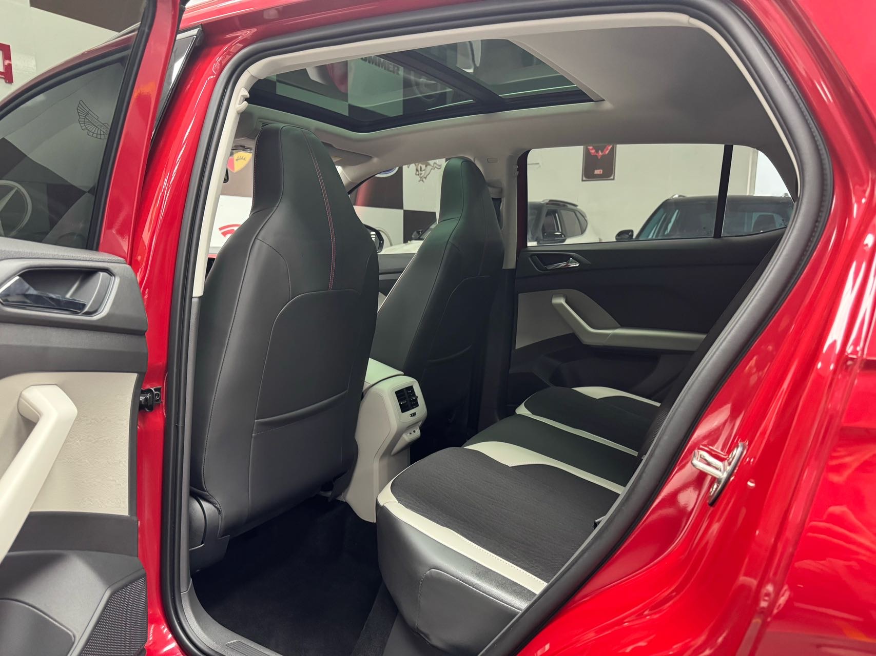 Volkswagen T-Cross 2023 car image #8