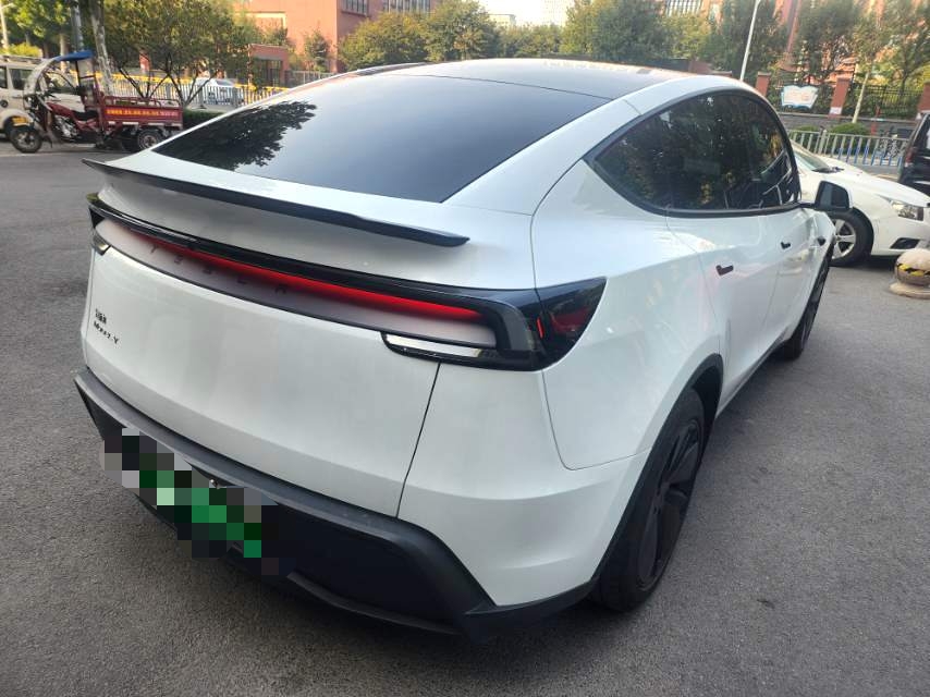 Tesla Model Y 2025 #3 Tesla Model Y 2025 صورة سيارة #3