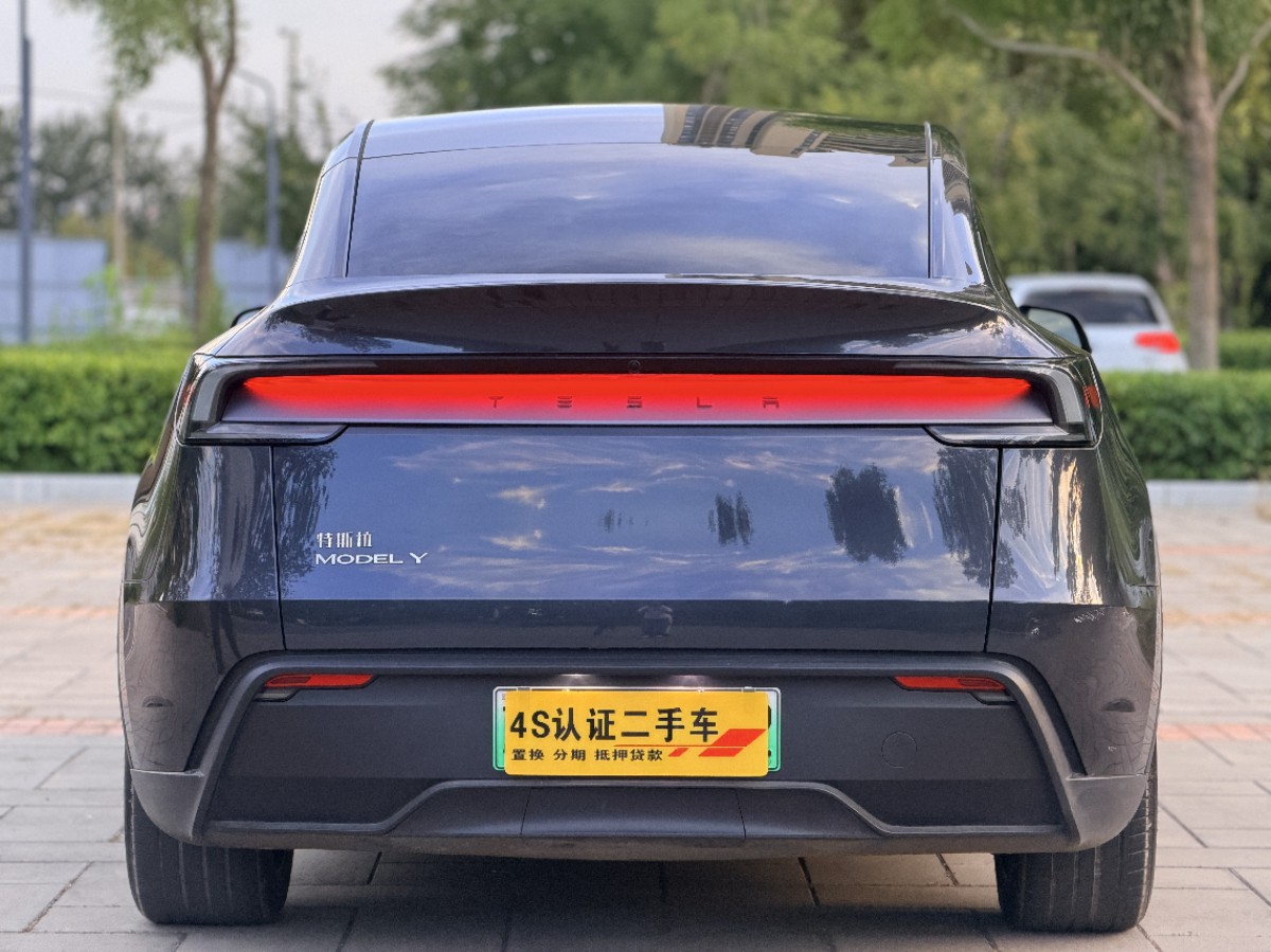 Tesla Model Y 2025 #5 Tesla Model Y 2025 car image #5