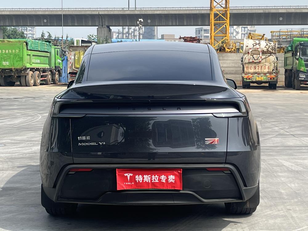 Tesla Model Y 2025 #5 Tesla Model Y 2025 car image #5