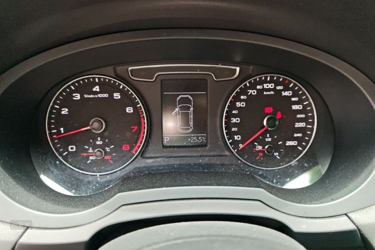 Audi Q3 2018 car image #13