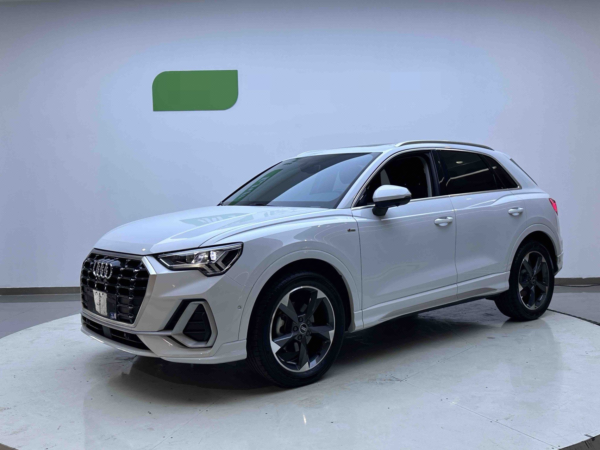 2022 immagine di auto 