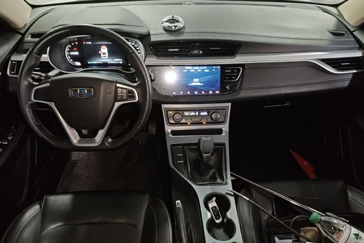 GEELY Emgrand 2018 car image #11