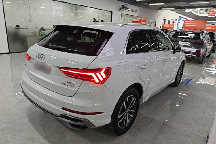 Audi Q3 2021 car image #7