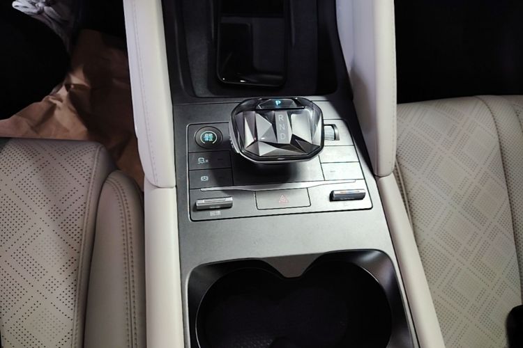 BYD YuanUP 2024 #14 BYD YuanUP 2024 car image #14