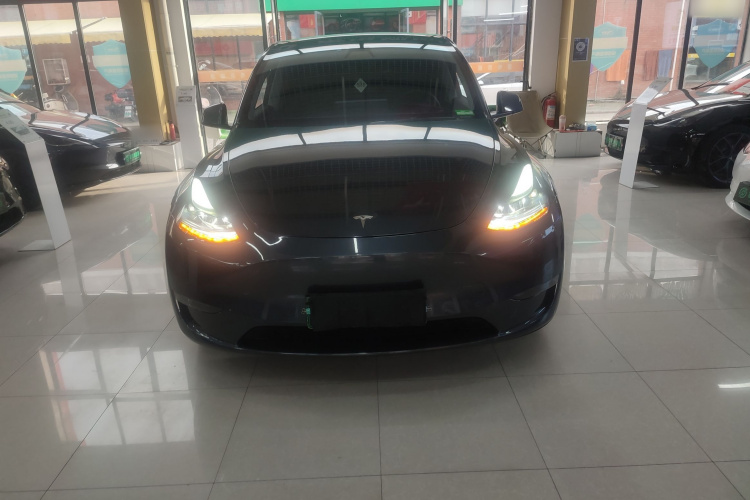 Tesla Model Y 2022 car image #3