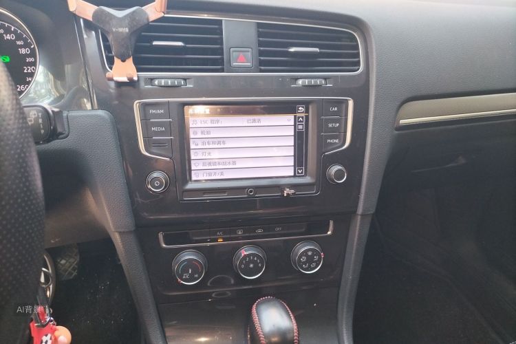 Volkswagen Golf 2017 car image #15