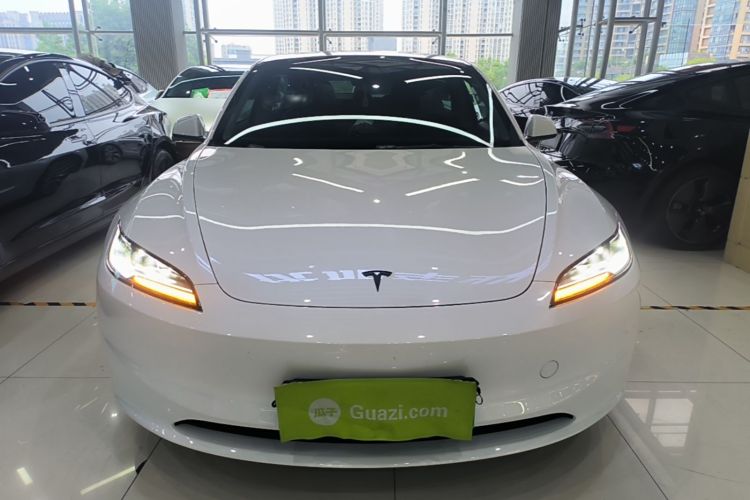 Tesla Model 3 2025 car image #3