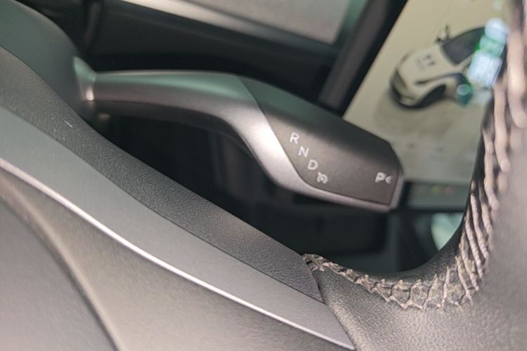 Tesla Model Y 2024 car image #15