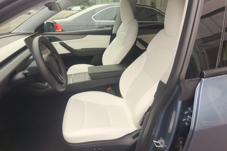 Tesla Model Y 2025 #15 Tesla Model Y 2025 car image #15