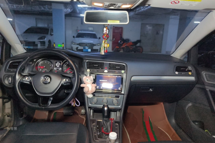 Volkswagen Golf 2020 car image #11