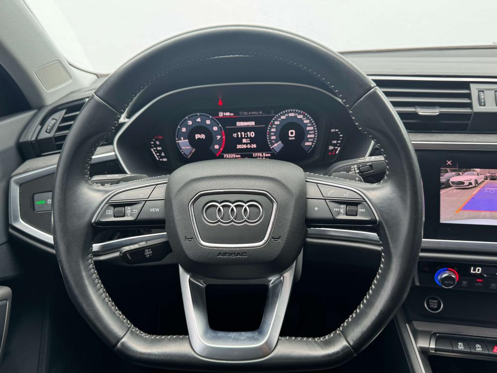 Audi Q3 2021 car image #19