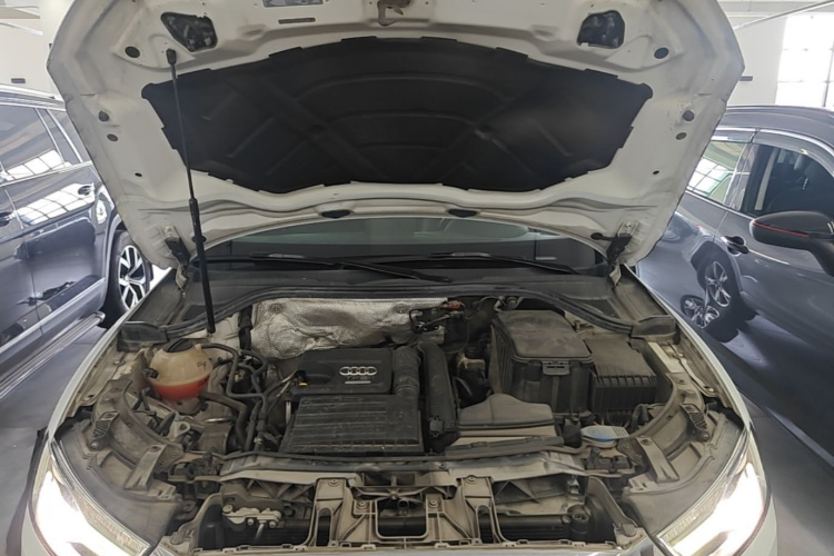 Audi Q3 2017 car image #20