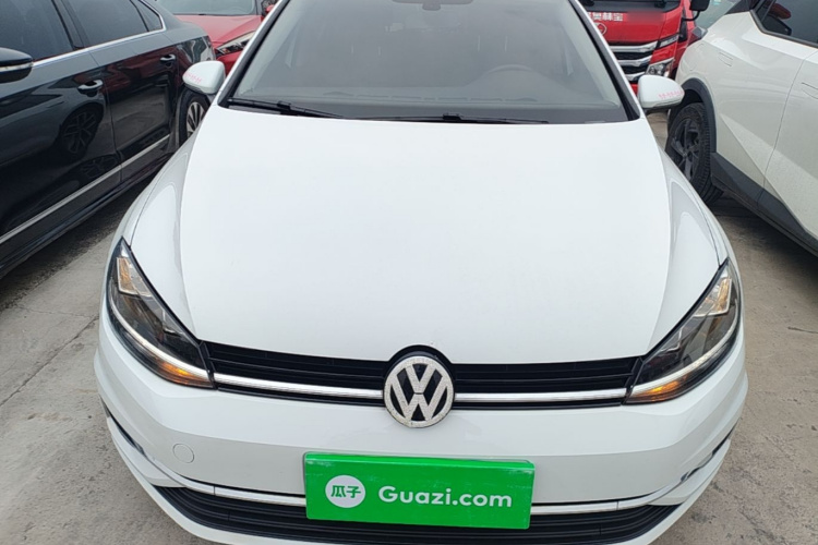 Volkswagen Golf 2020 car image #3