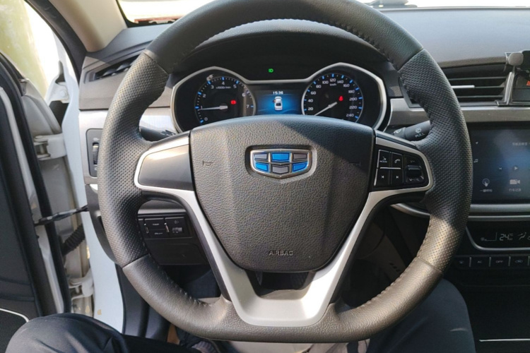 GEELY Emgrand 2017 car image #11