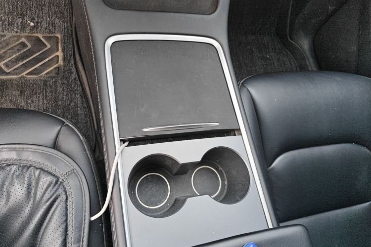Tesla Model Y 2021 car image #18