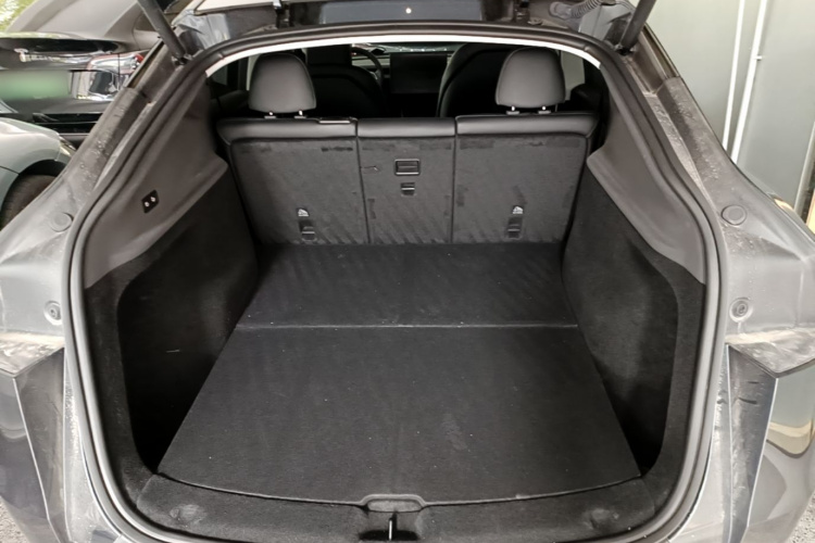 Tesla Model Y 2025 car image #19