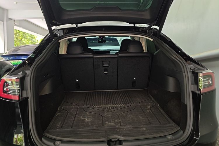 Tesla Model Y 2022 car image #19