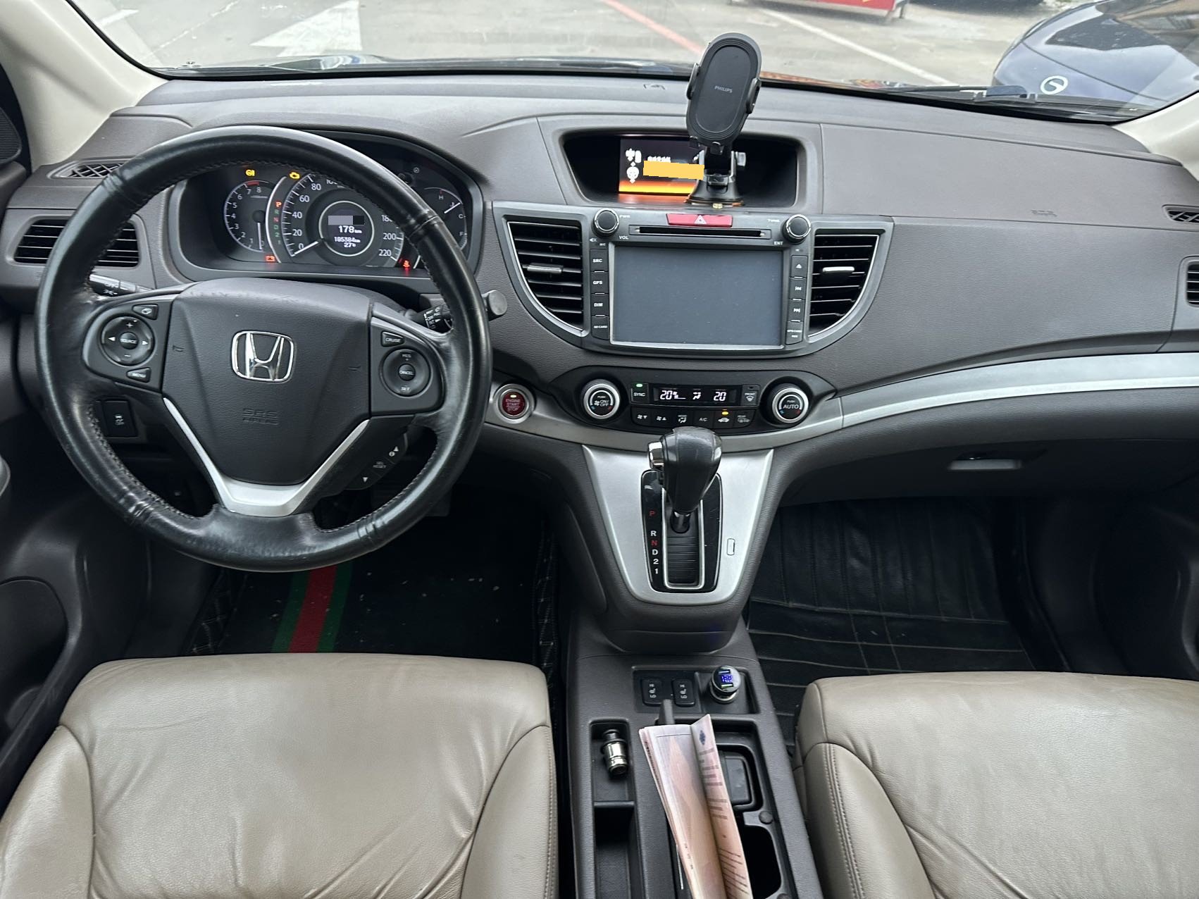 2012 car image #8