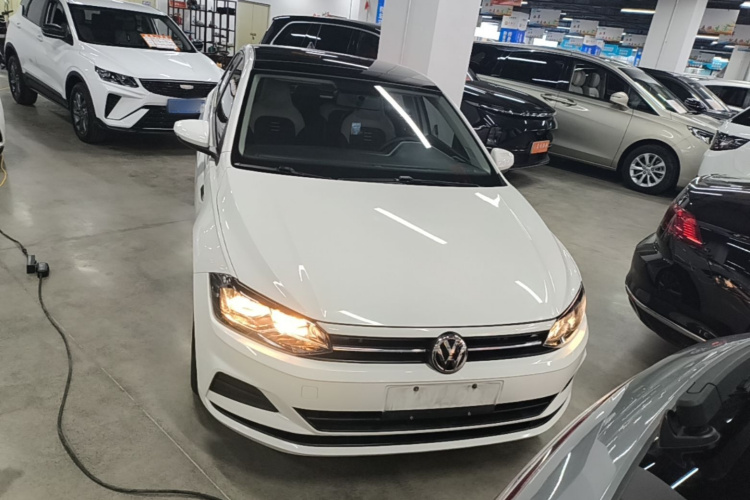 Volkswagen Polo 2019 car image #3