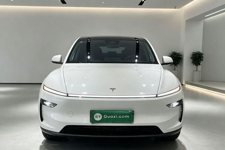 Tesla Model Y 2025 #3 Tesla Model Y 2025 car image #3