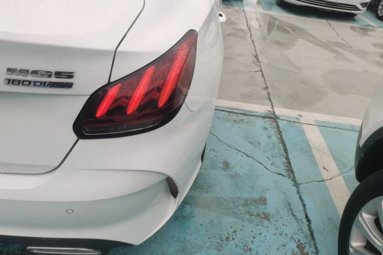 MG 5 2024 image de voiture #8