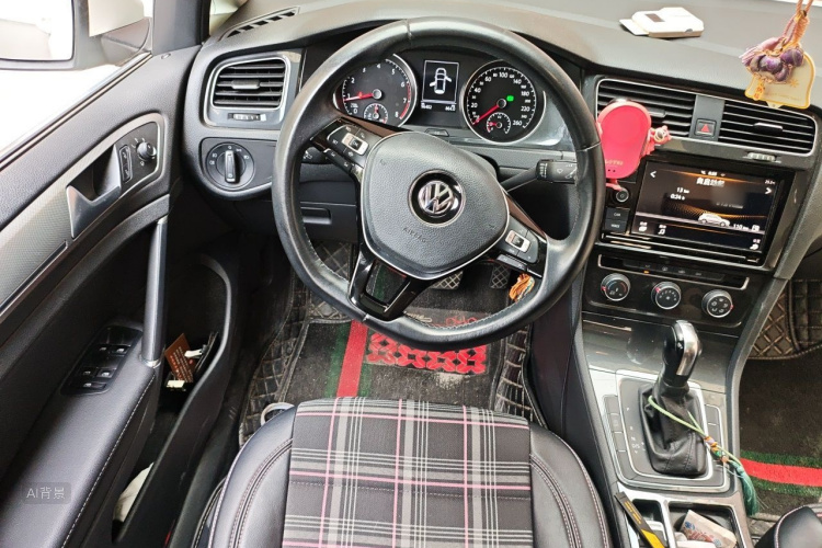 Volkswagen Golf 2019 car image #12