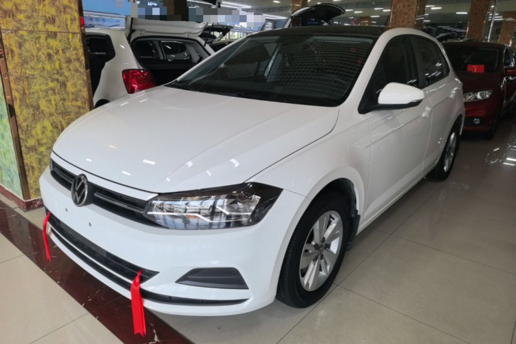 Volkswagen Polo 2021 car image #2