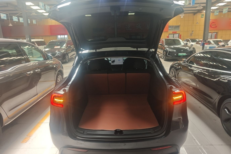 Tesla Model Y 2024 #19 Tesla Model Y 2024 car image #19