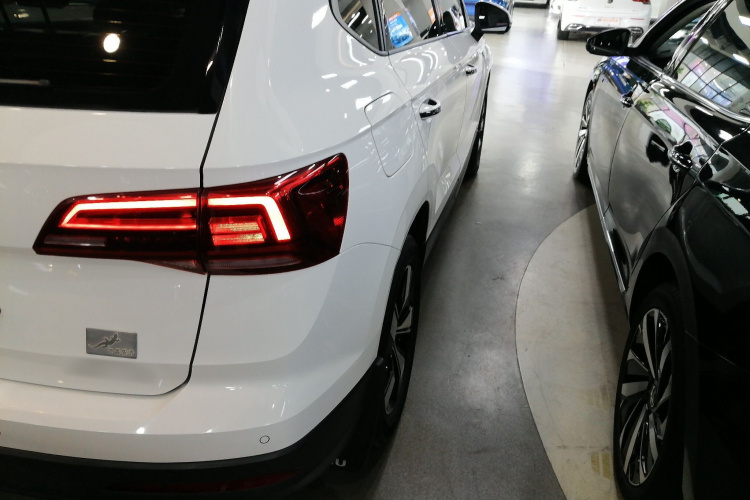 Volkswagen Tharu 2021 immagine di auto #8