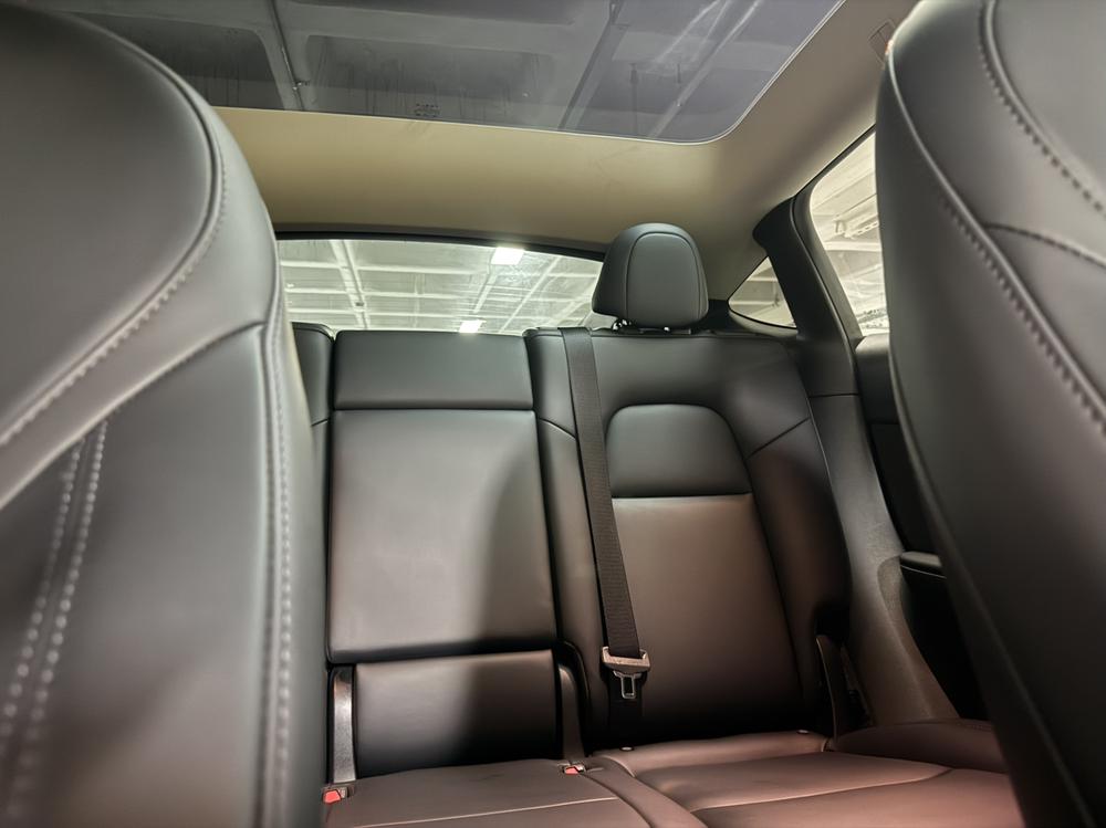Tesla Model Y 2024 immagine di auto #14