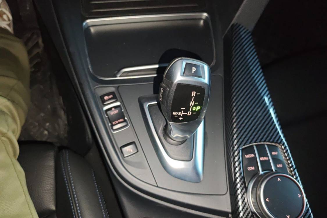 BMW 3 Series 2017 car image #27