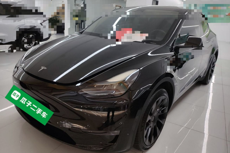 Tesla Model Y 2023 car image #2