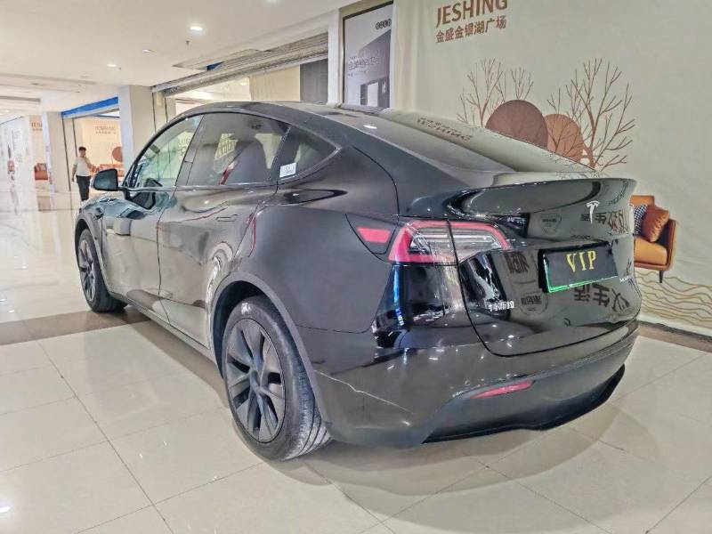 Tesla Model Y 2024 #7 Tesla Model Y 2024 car image #7
