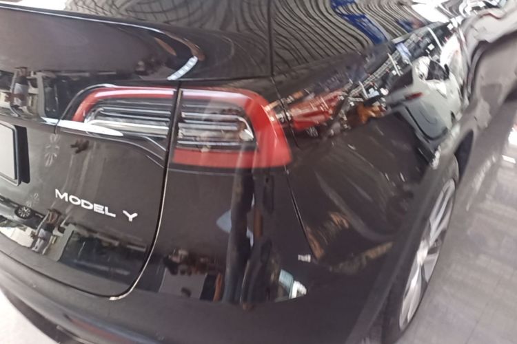 Tesla Model Y 2023 #8 Tesla Model Y 2023 car image #8