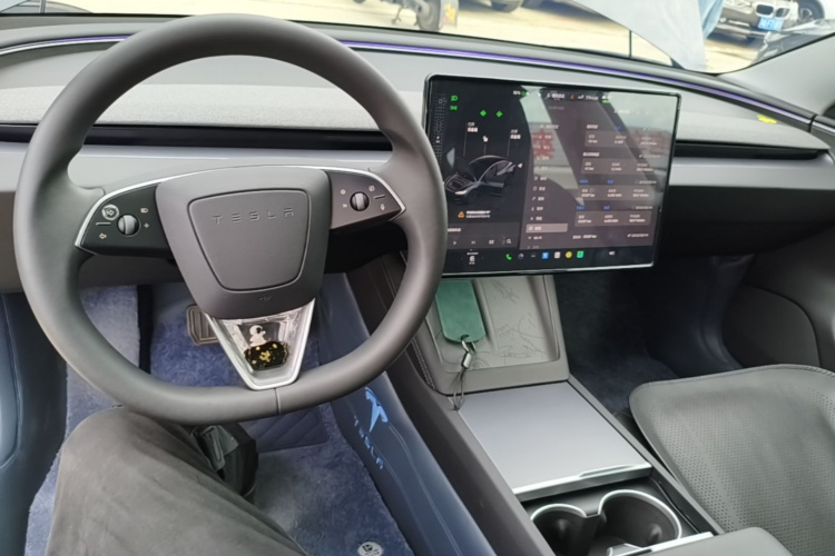 Tesla Model 3 2025 car image #10