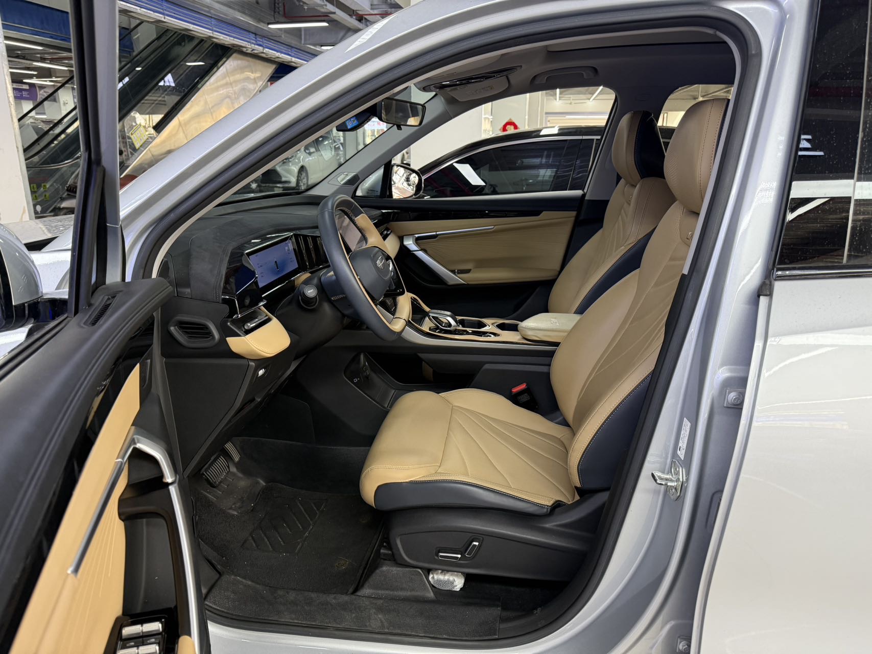 GEELY Boyue L 2023 صورة سيارة #2
