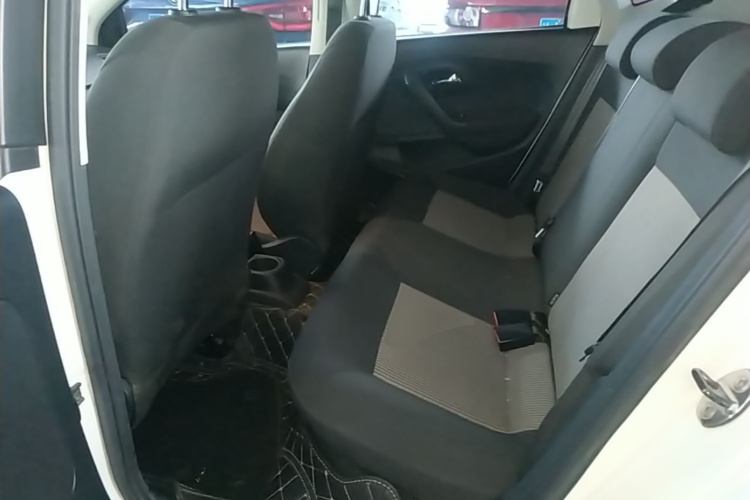 Volkswagen Polo 2019 car image #17