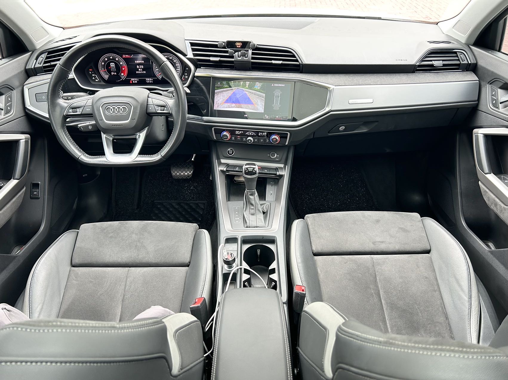 Audi Q3 2022 car image #4