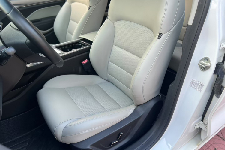 GEELY Binray 2018 image de voiture #12