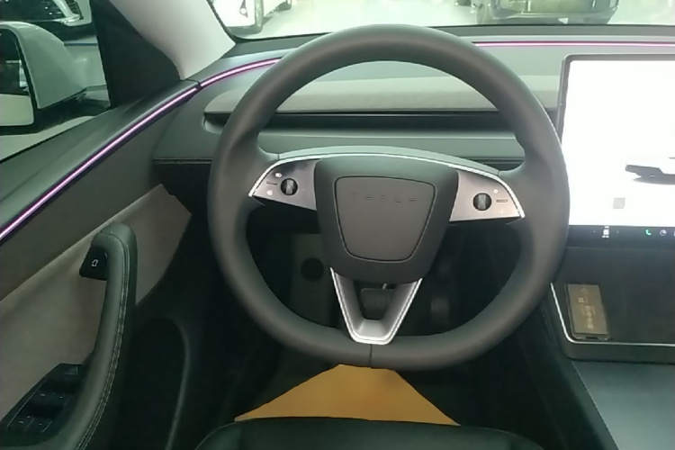 Tesla Model Y 2025 #11 Tesla Model Y 2025 car image #11