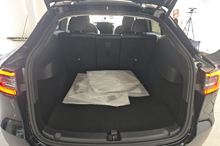 Tesla Model Y 2022 car image #19