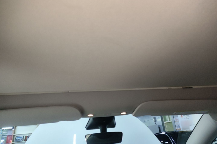 Tesla Model Y 2022 car image #18