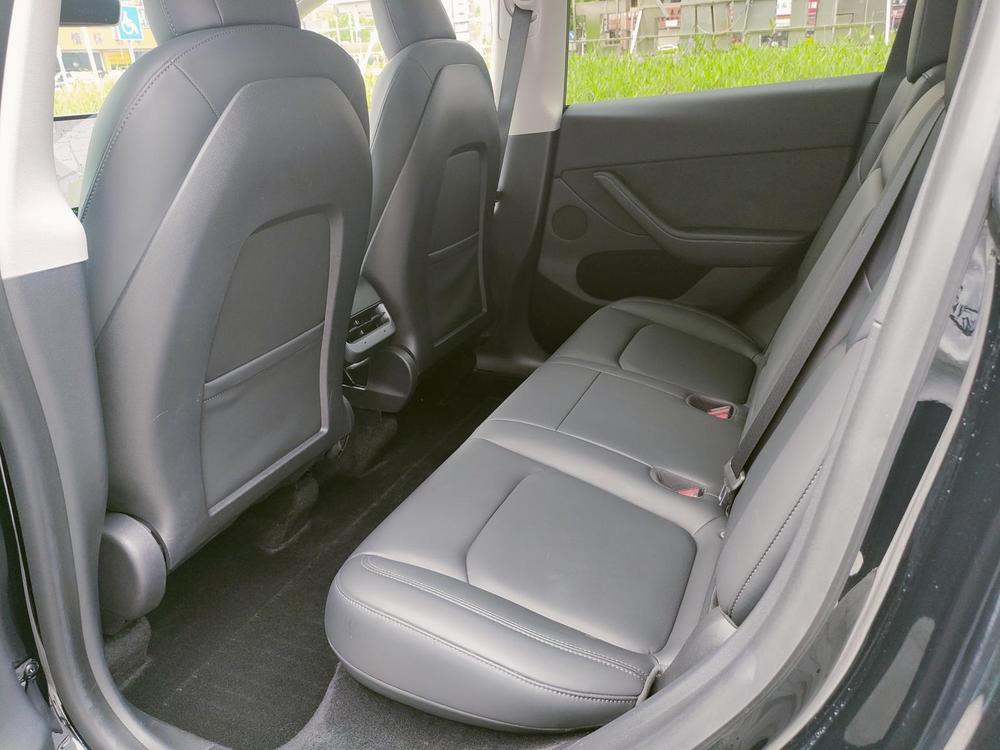 Tesla Model Y 2021 car image #21