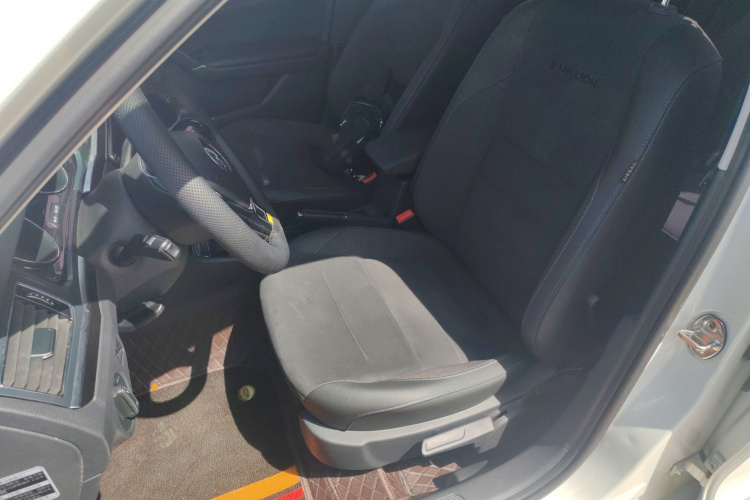 Volkswagen Bora 2017 car image #15