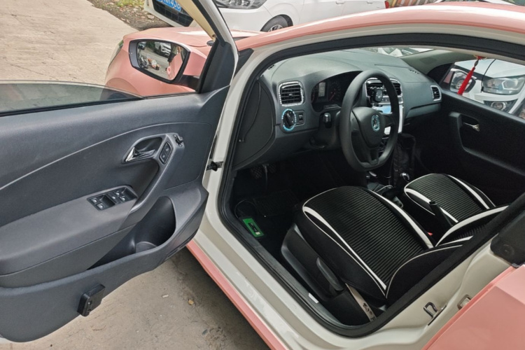 Volkswagen Polo 2015 #16 Volkswagen Polo 2015 car image #16