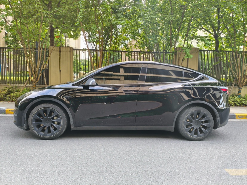 Tesla Model Y 2021 #4 Tesla Model Y 2021 car image #4