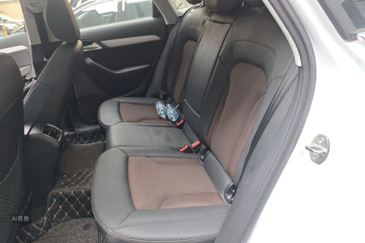 Audi Q3 2019 car image #19