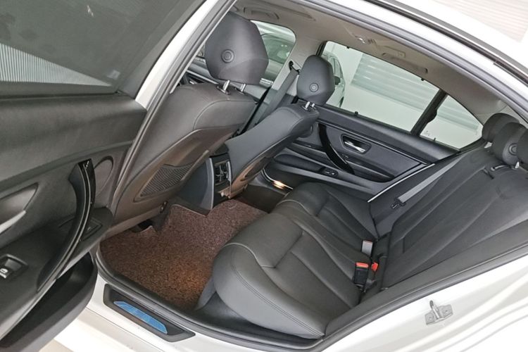 BMW 3 Series 2017 #17 BMW 3 Series 2017 car image #17