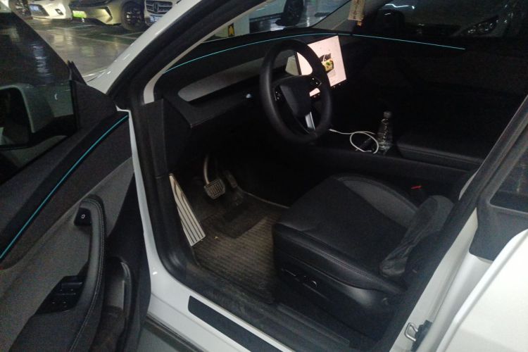 Tesla Model Y 2025 #9 Tesla Model Y 2025 car image #9